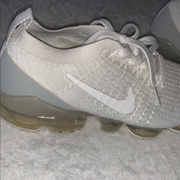 Gently Loved Women's Vapormax White Sneakers by Nike - Picture 9 of 10
